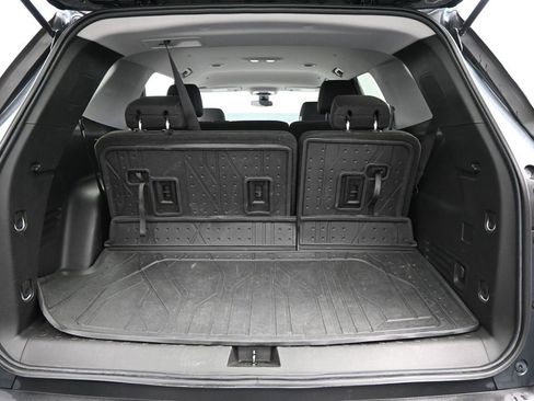 Used 2020 Chevrolet Traverse LT w/ LPO, Floor Liner Package FWD image 24