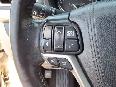Used 2015 Toyota Highlander Plus FWD image 19