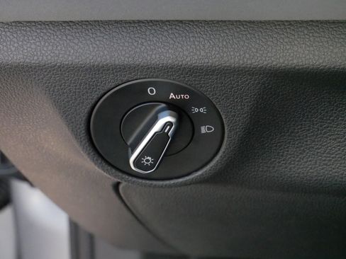 Certified 2025 Volkswagen Jetta SE w/ Sunroof Package image 27