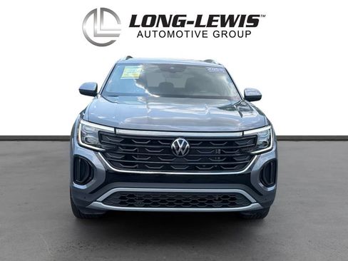 Certified 2025 Volkswagen Atlas Cross Sport SE FWD image 11