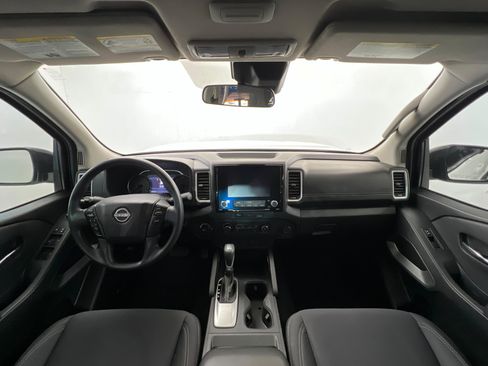 Used 2024 Nissan Frontier SV AWD/4WD image 10
