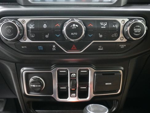 Used 2023 Jeep Wrangler Sahara w/ Cold Weather Group image 23