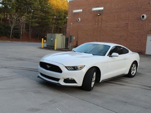 Used 2016 Ford Mustang Coupe image 2
