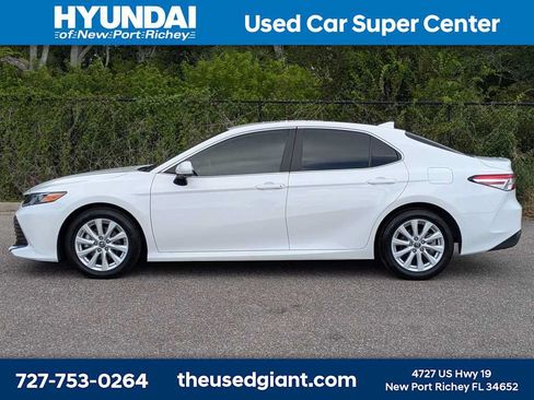 Used 2019 Toyota Camry LE FWD image 2