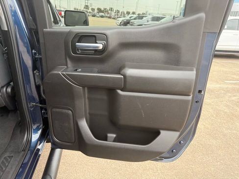 Used 2020 Chevrolet Silverado 1500 Custom w/ Custom Value Package image 40