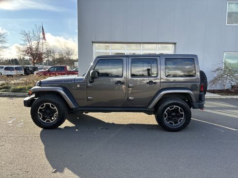 Used 2017 Jeep Wrangler Unlimited Rubicon image 2