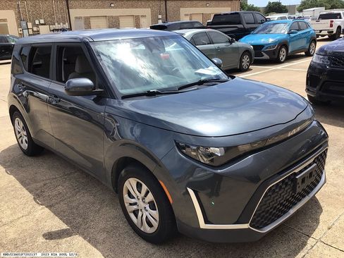 Used 2023 Kia Soul LX FWD image 4