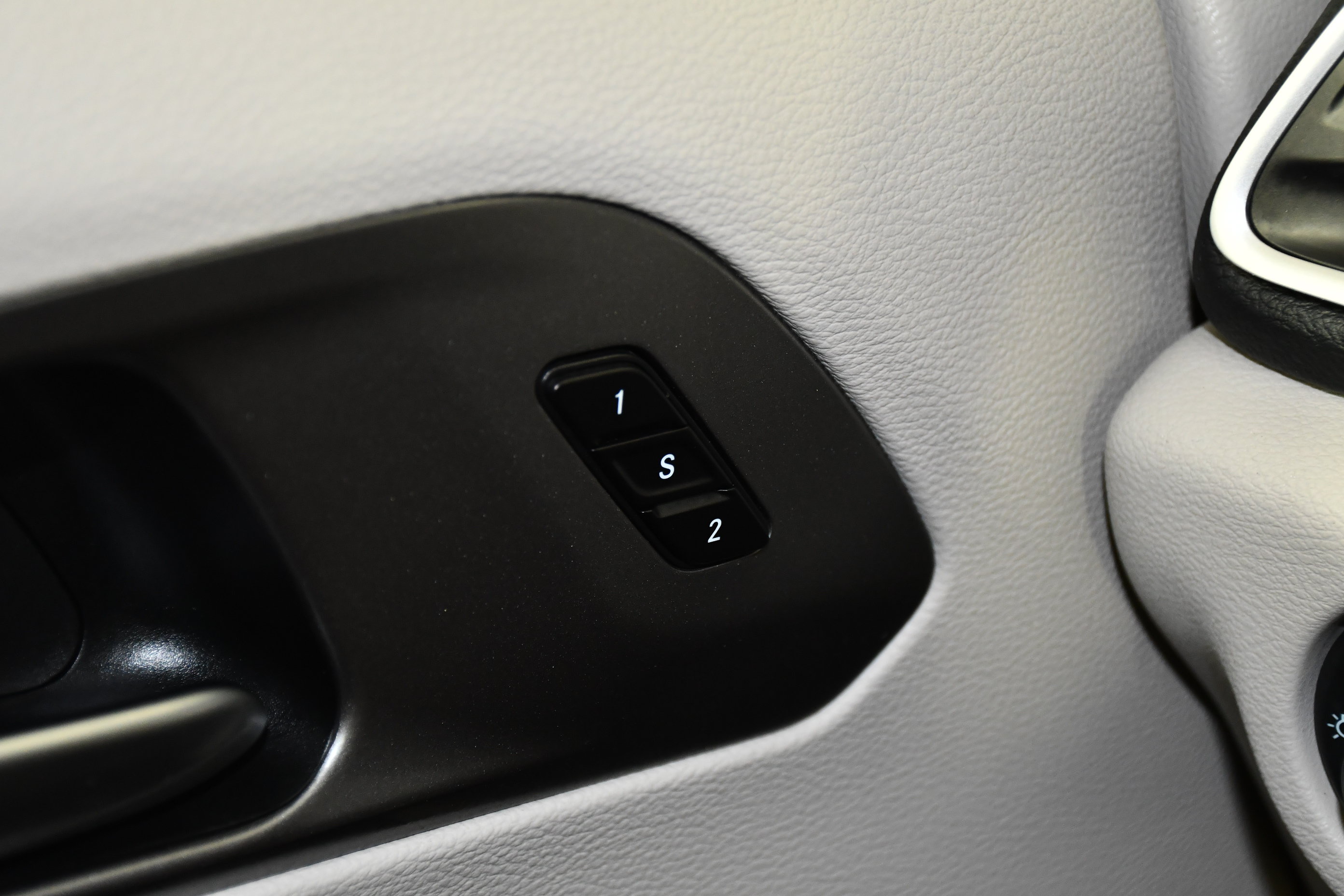 Used 2023 Chrysler Pacifica Touring-L FWD image 34