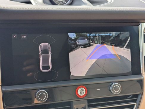 Certified 2025 Porsche Macan image 20