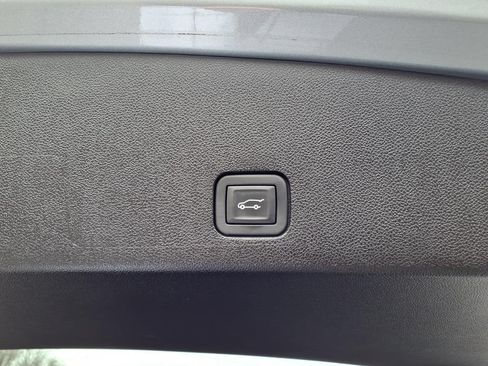 Used 2024 Cadillac XT6 Premium Luxury w/ LPO, Floor Liner Package FWD image 27