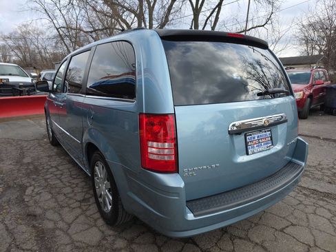 Used 2009 Chrysler Town & Country Touring image 15