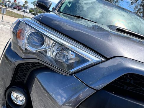 Used 2021 Toyota 4Runner TRD Off-Road Premium AWD/4WD image 28