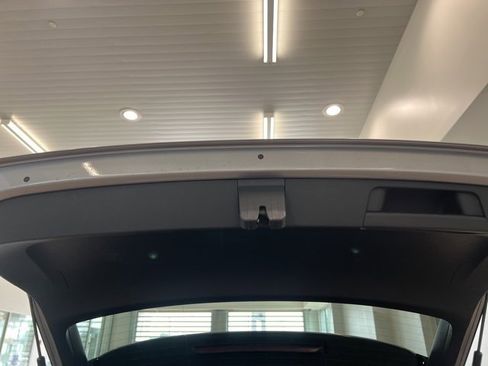 New 2025 Volkswagen Taos SE image 18