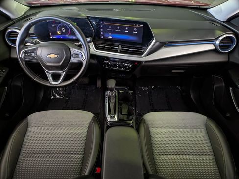 Used 2025 Chevrolet Trax LT w/ LT Convenience Package FWD image 25