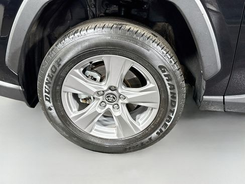 Used 2025 Toyota RAV4 XLE AWD/4WD image 38