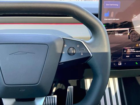Used 2024 Tesla Cybertruck AWD Crew Cab image 23