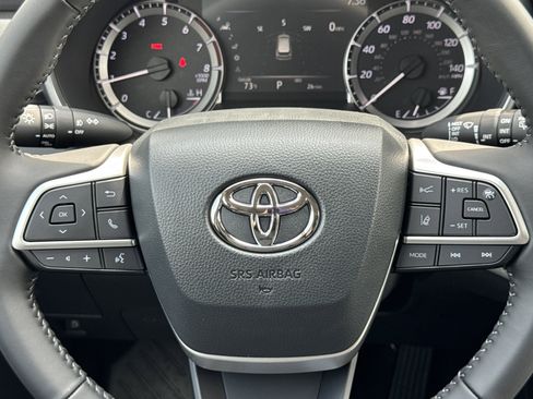 New 2025 Toyota Highlander XLE AWD/4WD image 18