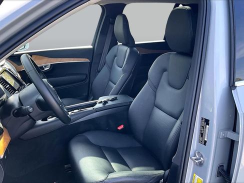 Certified 2025 Volvo XC90 B6 Plus w/ Protection Package Premier AWD/4WD image 9