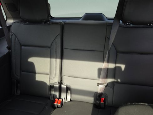 Used 2024 GMC Yukon Denali w/ Advanced Technology Package AWD/4WD image 11