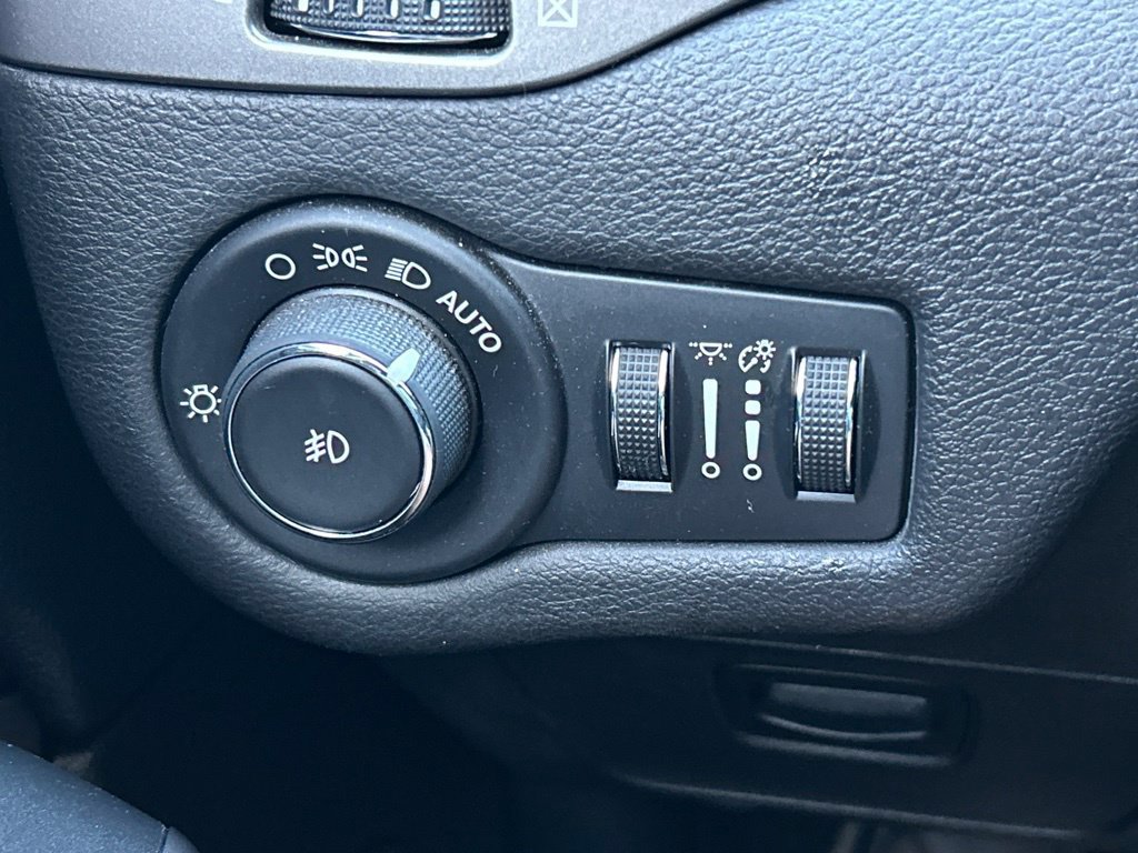 Used 2020 Jeep Cherokee Latitude Lux w/ Quick Order Package 26H Lux FWD image 29
