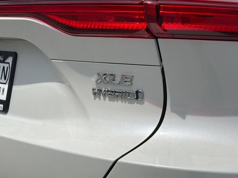 Used 2022 Toyota Venza XLE AWD/4WD image 7