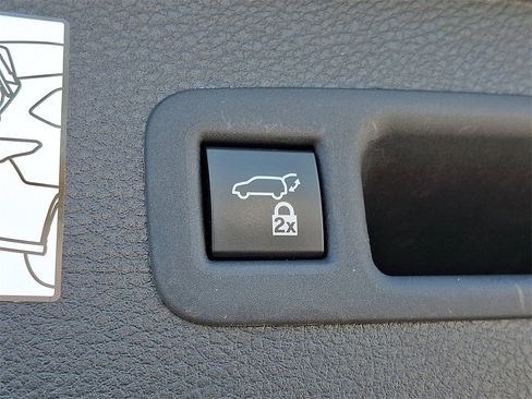 Certified 2024 Toyota Sienna XLE image 31