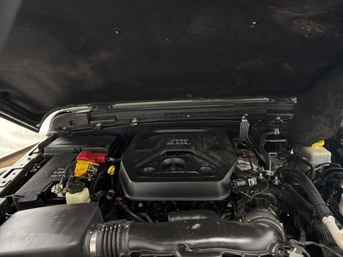 Used 2022 Jeep Wrangler Unlimited Rubicon w/ Cold Weather Group image 32