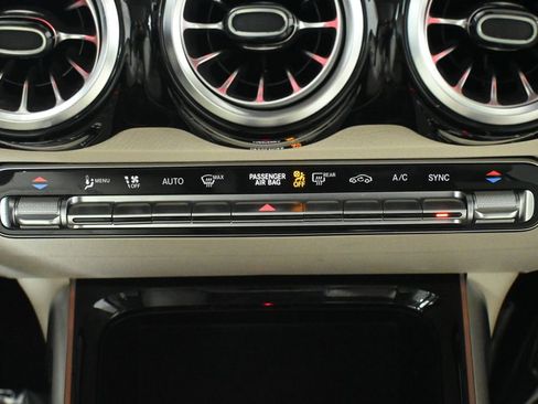 Certified 2022 Mercedes-Benz GLB 250 4MATIC image 22