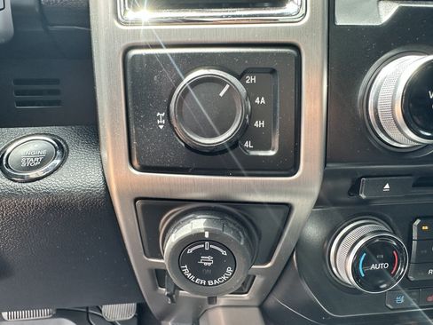 Used 2016 Ford F150 Platinum w/ Equipment Group 701A Luxury AWD/4WD image 40