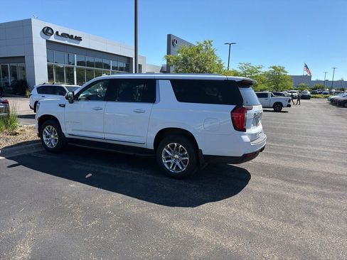 Used 2024 GMC Yukon XL SLT w/ SLT Luxury Package AWD/4WD image 7