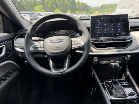 Certified 2025 Jeep Compass Limited AWD/4WD image 8