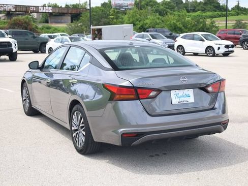 Used 2025 Nissan Altima 2.5 SV FWD image 6