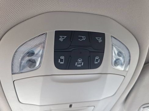 Used 2023 Chrysler Voyager LX FWD image 25