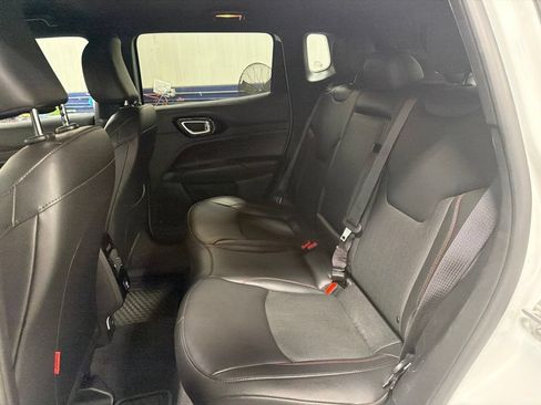 Used 2025 Jeep Compass Trailhawk AWD/4WD image 12