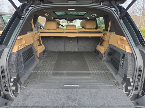 New 2026 Land Rover Range Rover Long Wheelbase SE image 12