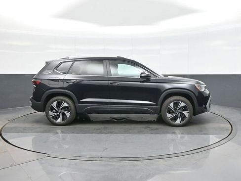 New 2026 Volkswagen Taos SE AWD/4WD image 8