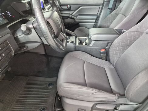 Used 2025 Toyota Tacoma SR5 AWD/4WD image 21