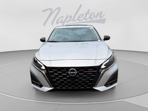 Used 2024 Nissan Altima 2.5 SR w/ SR Premium Package FWD image 9