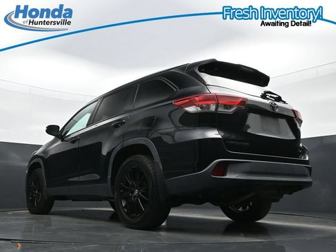 Used 2019 Toyota Highlander SE w/ Nightshade Edition AWD/4WD image 39