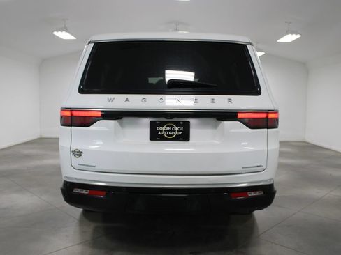 Used 2023 Jeep Wagoneer L Series II AWD/4WD image 8