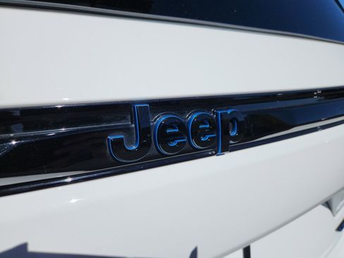 Used 2024 Jeep Grand Cherokee Trailhawk w/ Advanced Protech Group II image 23