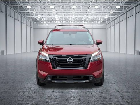 Used 2023 Nissan Pathfinder Platinum w/ Black Appearance Package AWD/4WD image 8