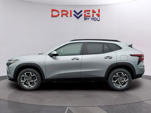 New 2026 Chevrolet Trax LT w/ Driver Confidence Package image 2