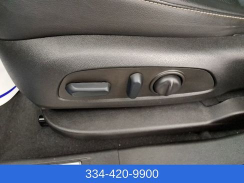 Used 2023 GMC Acadia SLT image 19