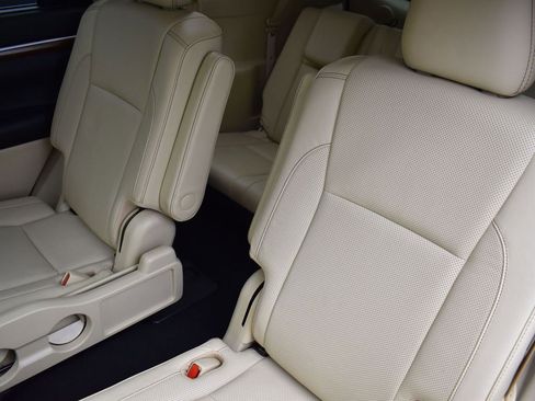 Used 2018 Toyota Highlander Limited image 27