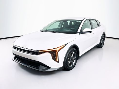 Used 2025 Kia K4 LXS image 3