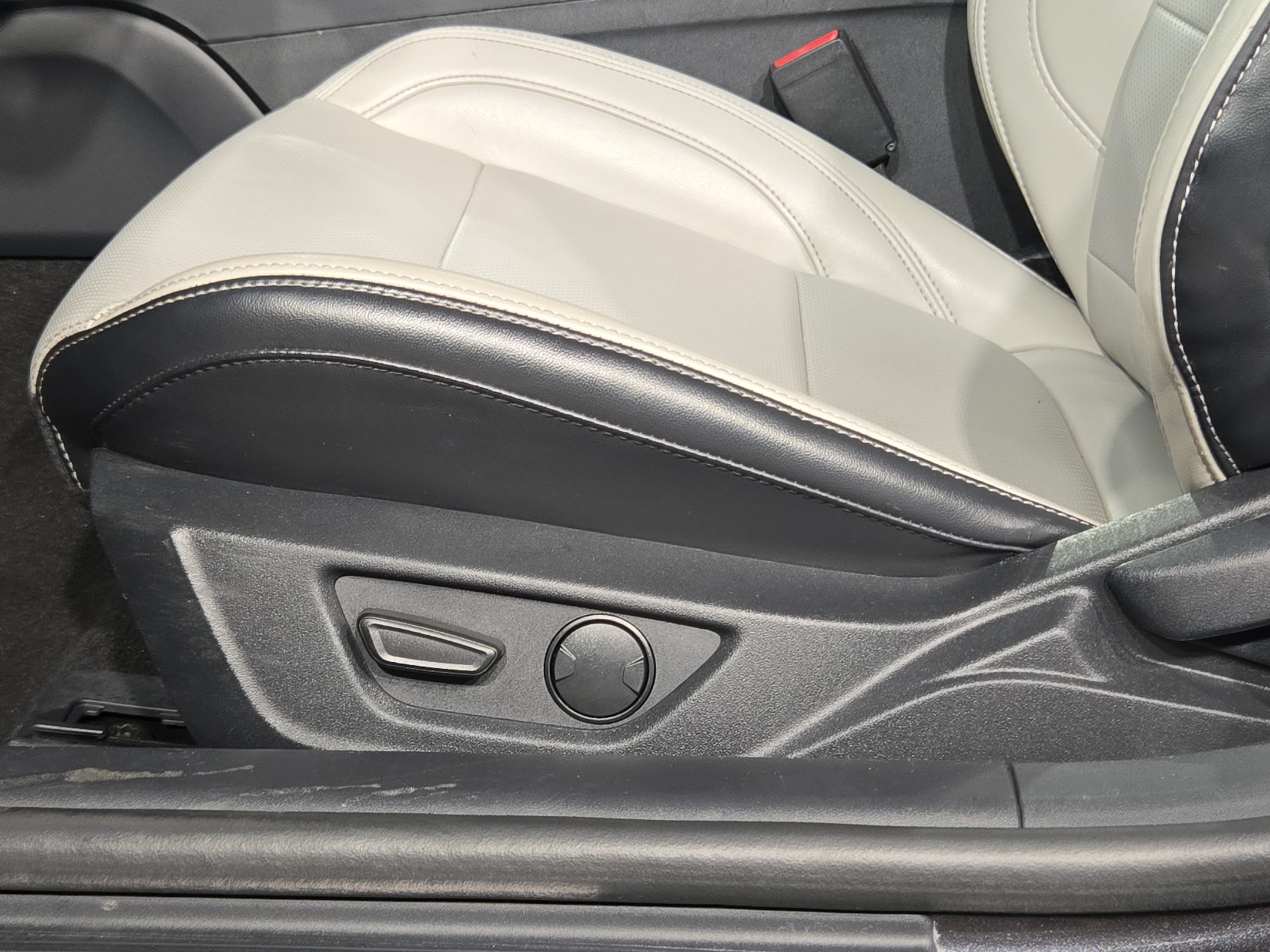 Used 2024 Ford Mustang Premium RWD image 23