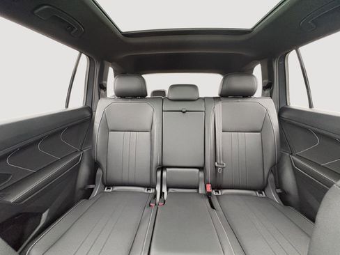 Used 2022 Volkswagen Tiguan SE R-Line image 17