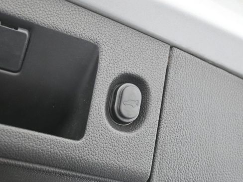 Used 2020 Chevrolet Suburban LT image 44