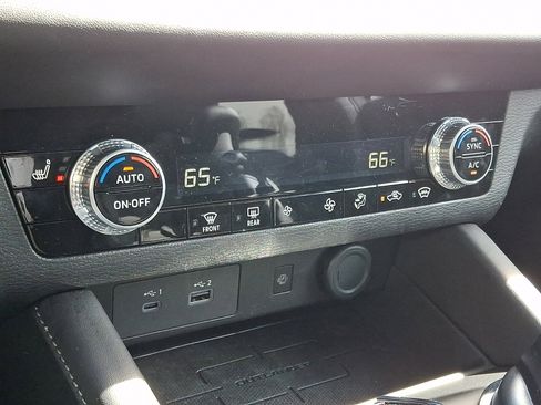 Used 2024 Mitsubishi Outlander SE image 17